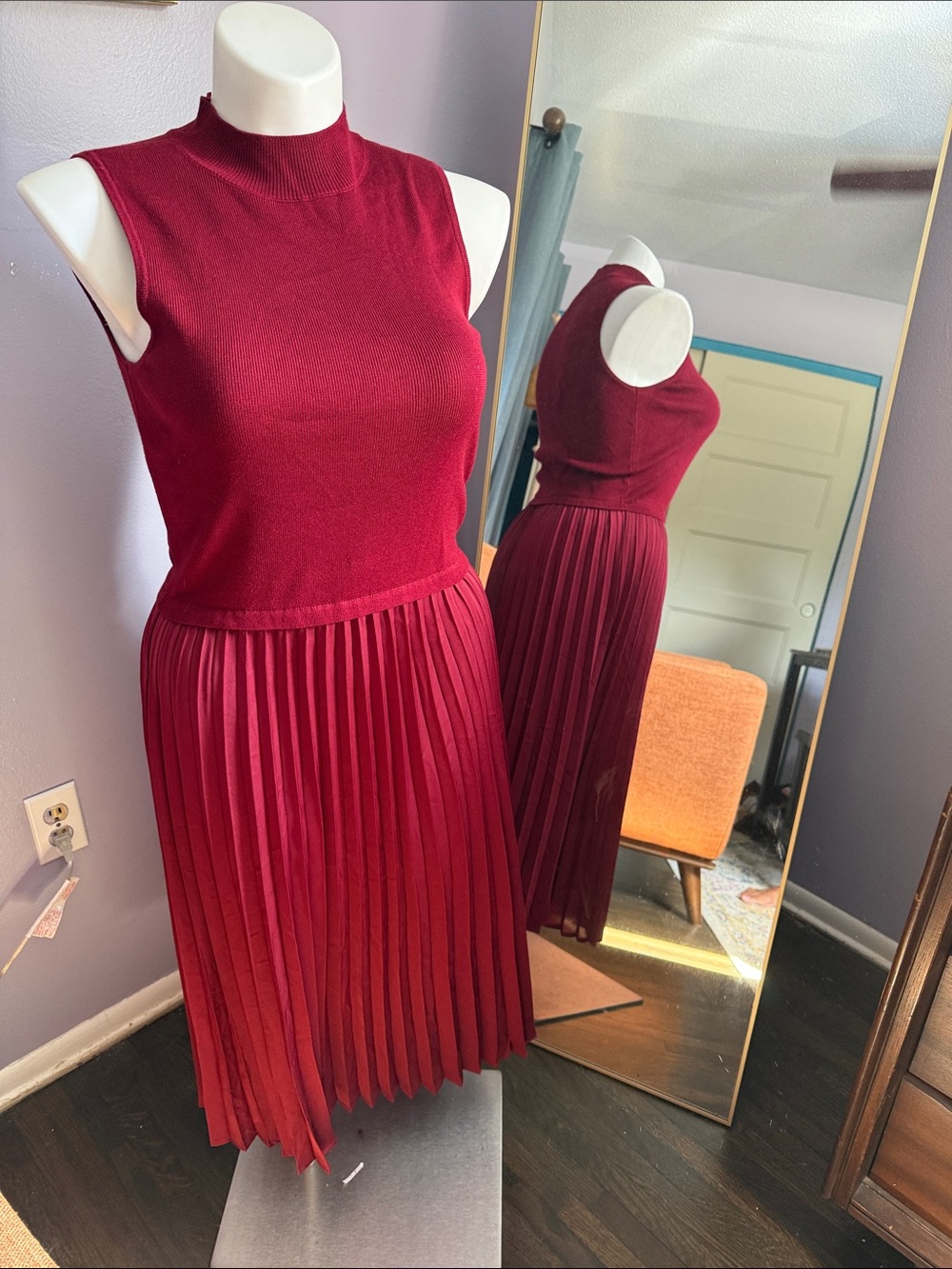 Sleeveless Mock Neck Pleated Midi Dress in Burgundy